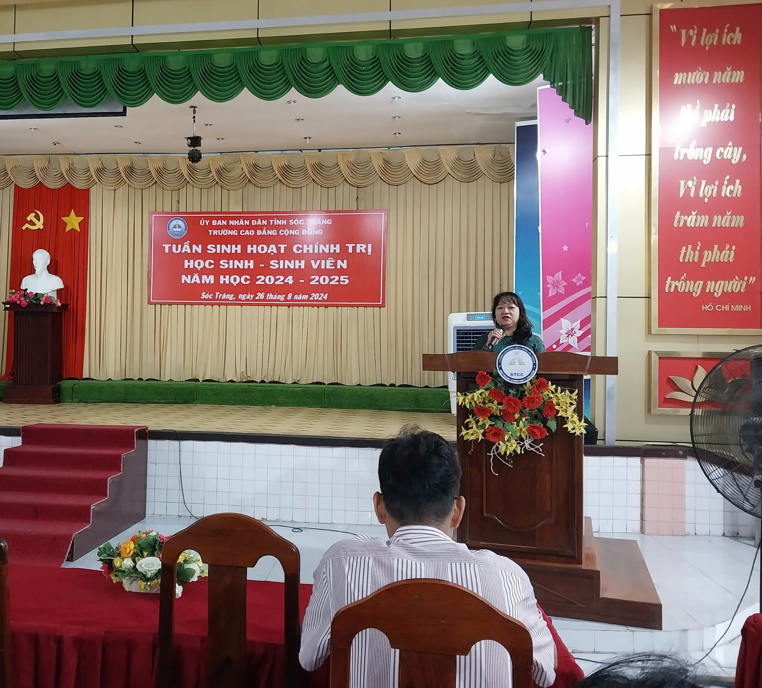 Tổ chức “Tuần Sinh hoạt chính trị” cho sinh viên cao đẳng hệ chính quy